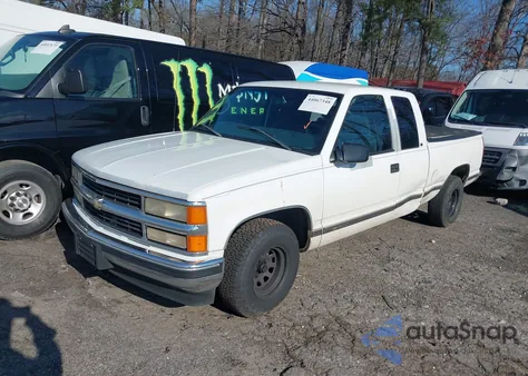1998 Chevrolet C1500 Fleetside z USA, uszkodzony, nr VIN 1GCEC19R4WR145857
